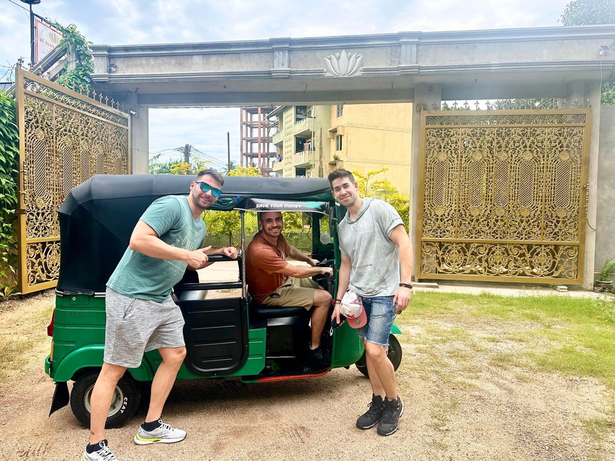 St Claire'S Green Negombo Hotel & Hostels エクステリア 写真